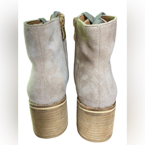Beast boot from Buckle. Taupe color w/coppery gold detail 2.5” heel. size 6 NWOB - Picture 10 of 16